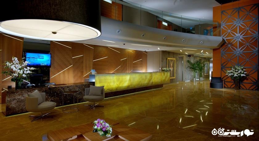 نمای کامل میز پذیرش هتل